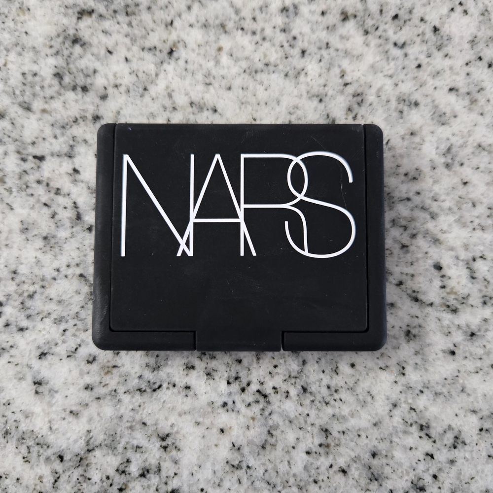 NARS Black Compact